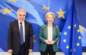 ep la presidenta de la comision europea ursula von der leyen y el director de la agencia