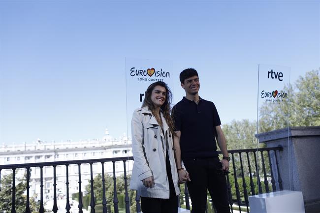 Los cantantes Amaia y Alfred posan antes de ir a Lisboa para Eurovisión | EUROPA PRESS ep los cantantes amaiaalfred posandea lisboaeurovision