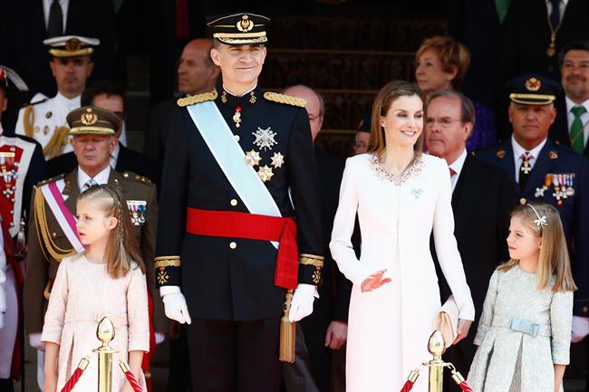 ep los reyes don felipedona letiziasus hijasdiala proclamacion