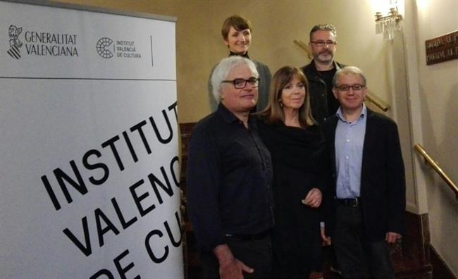 Maria del Mar Bonet, en el centro, en el Teatro Principal de València | EUROPA PRESS ep mariamar bonet encentro enteatro principalvalncia