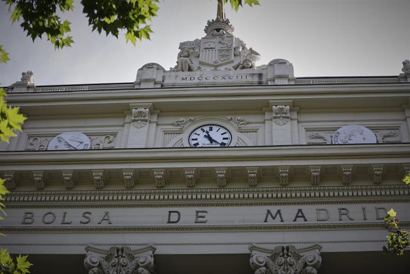 https://img4.s3wfg.com/web/img/images_uploaded/d/d/ep_parte_superior_de_la_fachada_del_edificio_de_la_bolsa_de_madrid.jpg