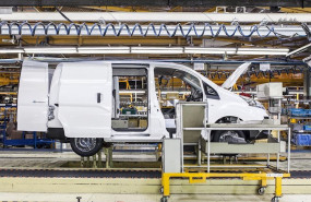 ep produccion de la e-nv200 en la planta de nissan en barcelona