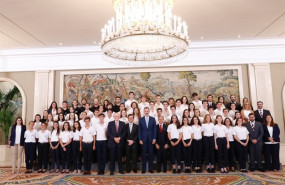 ep rey recibelos 50 estudiantes ganadoresla xiv becas europa
