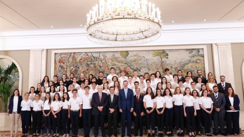 ep rey recibelos 50 estudiantes ganadoresla xiv becas europa