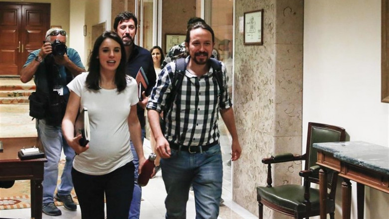 El secretario general de Unidas Podemos, Pablo Iglesias y la portavoz parlamentaria de Unidas Podemos, Irene Montero a su llegada a la reunión de la mesa política del Grupo Confederal del partido. | Ricardo Rubio - Europa Press ep secretario generalunidas podemos pablo iglesiasla portavoz parlamentariaunidas podemos irene monterosu llegadala reunionla mesa politicagrupo confederalpartido