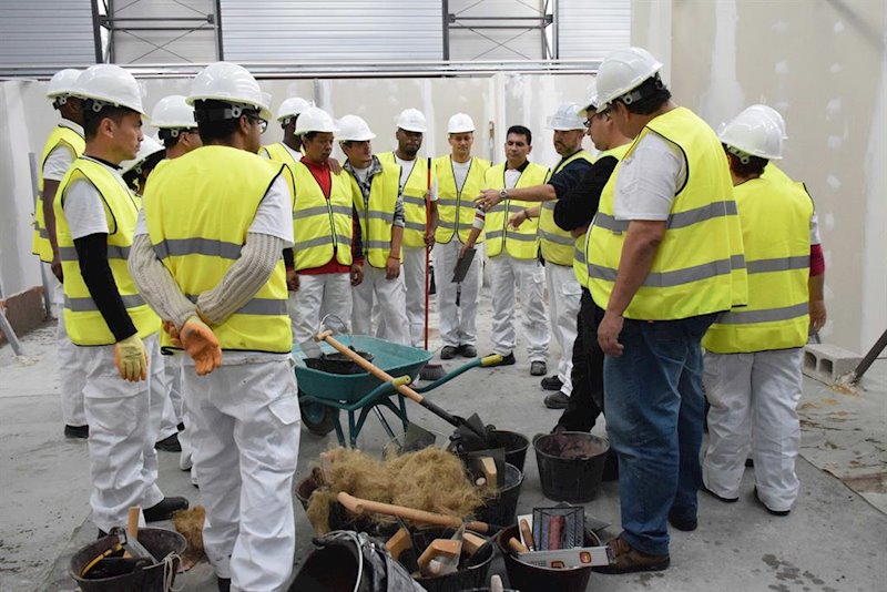 https://img4.s3wfg.com/web/img/images_uploaded/d/d/ep_trabajadores_de_la_construccion_reciben_formacion.jpg