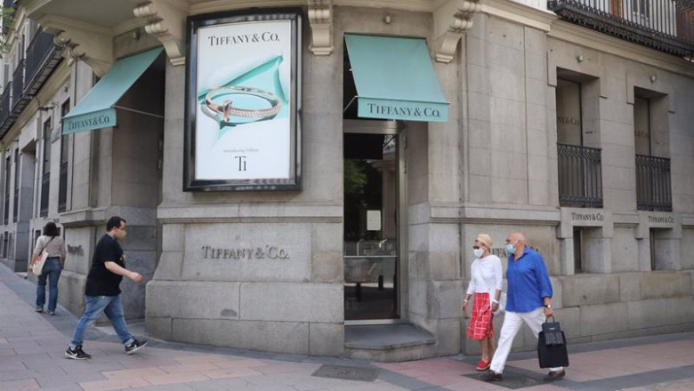 ep varias personas pasan junto a la entrada de la tienda tiffany de la calle jose ortega y gasset 10 ep varias personas pasan junto a la entrada de la tienda tiffany de la calle jose ortega y gasset 10