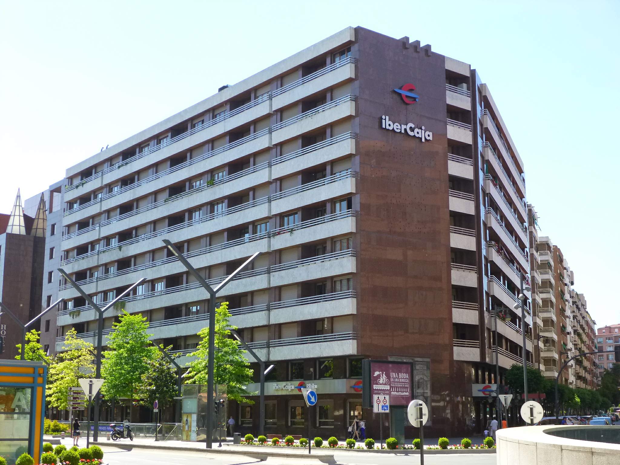 https://img4.s3wfg.com/web/img/images_uploaded/d/d/ibercaja_oficinas_logroo.jpg