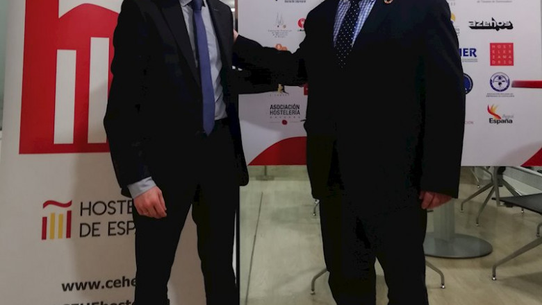 ep a la izquierda el director comercial de repagas sergio isabel a la derecha el presidente de