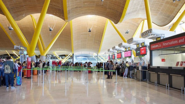 ep archivo pasajeros en la zona de facturacion de la terminal 4 del aeropuerto en el dia que se ep archivo pasajeros en la zona de facturacion de la terminal 4 del aeropuerto en el dia que se