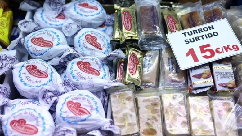Archivo - Turrón y mazapán en un puesto en el Mercado de San Isidro | Isabel Infantes - Europa Press - Archivo ep archivo turron y mazapan en un puesto en el mercado de san isidro
