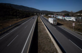 ep archivo   un camion circula a 27 de enero de 2024 en la jonquera girona catalunya espana