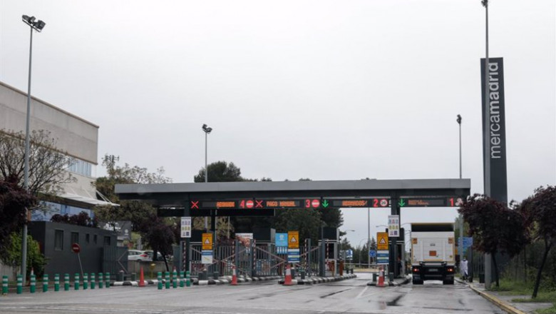 Archivo - Un camión pasa por el peaje de acceso a Mercamadrid | Jesús Hellín - Europa Press - Archivo ep archivo un camion pasa por el peaje de acceso a mercamadrid