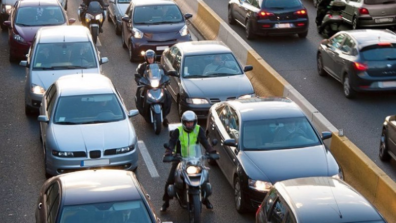 Archivo - Vehículos en un atasco (automóviles y motocicletas) | ACEM - Archivo ep archivo vehiculos en un atasco automoviles y motocicletas