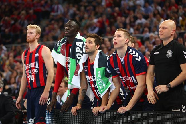 Banquillo del Baskonia en la Copa del Rey | ACB PHOTO ep banquillobaskoniala coparey