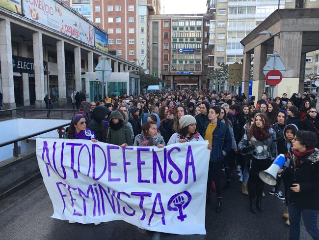 Concentración en Burgos contra el último crímen machista, 30-4-18 | EUROPA PRESS ep concentracionburgosel ultimo crimen machista 30-4-18