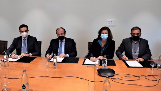 ep de izquierda a derecha el presidente de confebus rafael barbadillo el secretario general ceoe