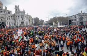 ep decenas de miles de personas se manifiestan en la plaza de cibeles al comienzo de la marcha 20m a