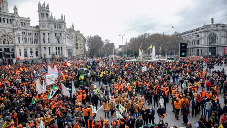 Decenas de miles de personas se manifiestan, en la plaza de Cibeles, al comienzo de la marcha ‘20M’, a 20 de marzo de 2022, en Madrid (España). Los organizadores de esta convocatoria, denominada como ‘20M’, son Asaja, COAG, UPA, Real Federación Española | Ricardo Rubio - Europa Press ep decenas de miles de personas se manifiestan en la plaza de cibeles al comienzo de la marcha 20m a