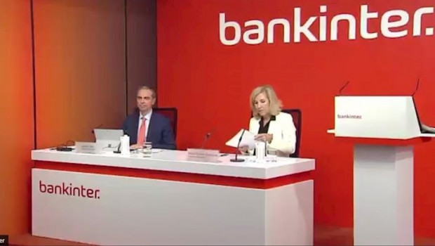 ep director financiero de bankinter jacobo diaz y ceo del banco maria dolores dancausa en la