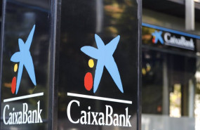 ep distintivo y logo de las oficinas de caixabank en madrid espana