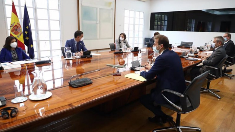 ep el presidente del gobierno pedro sanchez se reune con el consejero delegado de airbus guillaume