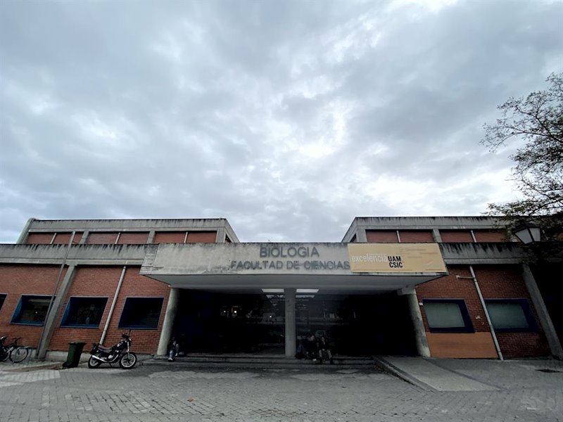 ep entrada del edificio de biologia de la facultad de ciencias de la universidad autonoma de madrid