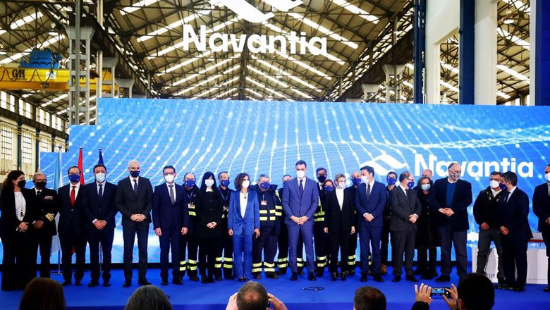 ep foto de familia en la primera fila de i d el vicealmirante ignacio frutos el secretario general