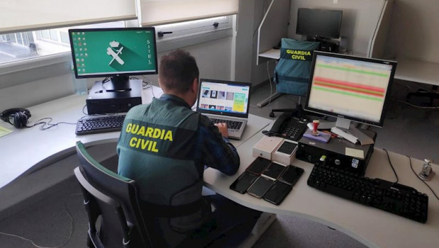 ep guardia civil desarticula un grupo especializado en estafas por internet en una operacion llevada