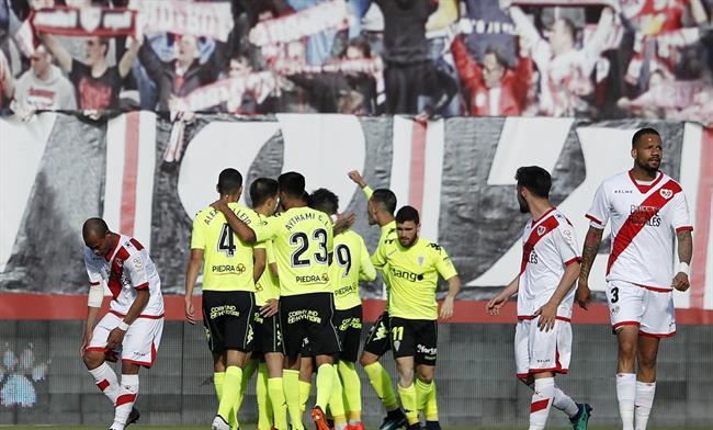 Los jugadores del Córdoba celebran un gol ante el Rayo Vallecano. | LALIGA ep los jugadorescordoba celebrangolrayo vallecano