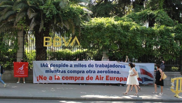 ep protestas contra los despidos de ba y contra la compra de air europa por parte de iberia