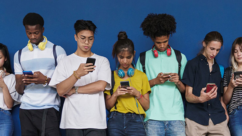 older teens on phone 