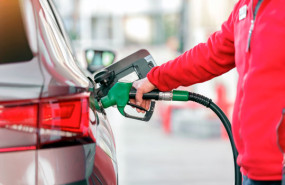 dl petrol station filling fuel gasoline retailer car driver generic 1 pb