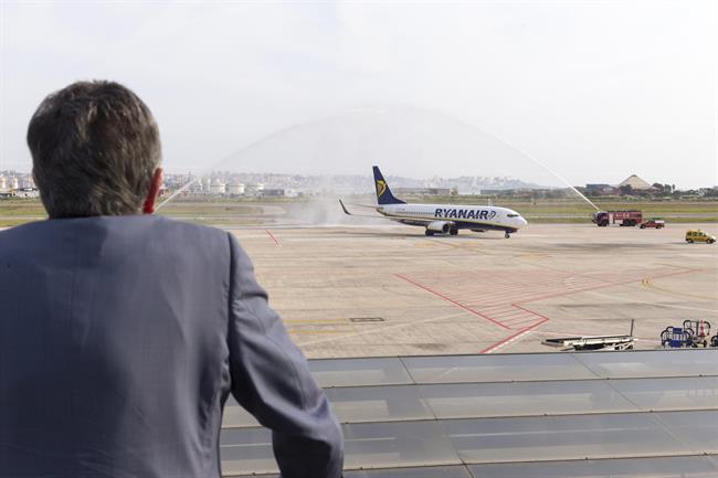 9:00Aeropuerto Seve Ballesterosel Presidente De Cantabria, Miguel Ángel Revilla, | GOBIERNO DE CANTABRIA ep 900aeropuerto seve ballesterosel presidentecantabria miguel angel revilla
