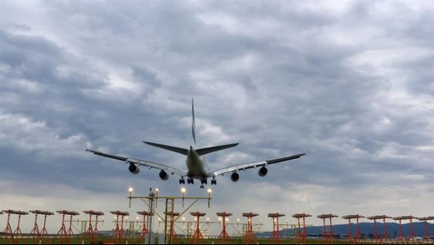 ep aeropuertobarcelona avion aterrizaje