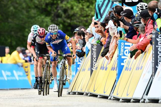 ep alaphilippe esprintadelantedan martin