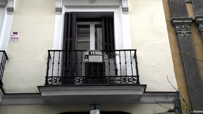Archivo - Cartel colgado en un edificio que indica que el inmueble está en venta. | Óscar Cañas - Europa Press - Archivo ep archivo - cartel colgado en un edificio que indica que el inmueble esta en venta