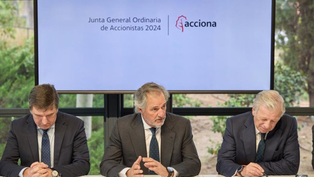 ep archivo   el ceo de acciona jose manuel entrecanales en el centro durante una rueda de prensa