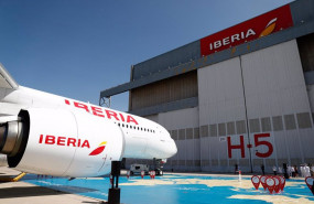 ep archivo   el nuevo avion de iberia a350 bautizado como juan sebastian elcano en honor al marino