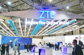 ep archivo   expositor de zte en el mobile world congress de 2022 en barcelona