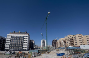 ep archivo gruas en una zona de construccion de edificios en una imagen de archivo ep archivo gruas en una zona de construccion de edificios en una imagen de archivo