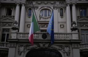 ep archivo   izado de la bandera en la embajada de italia en madrid en madrid espana