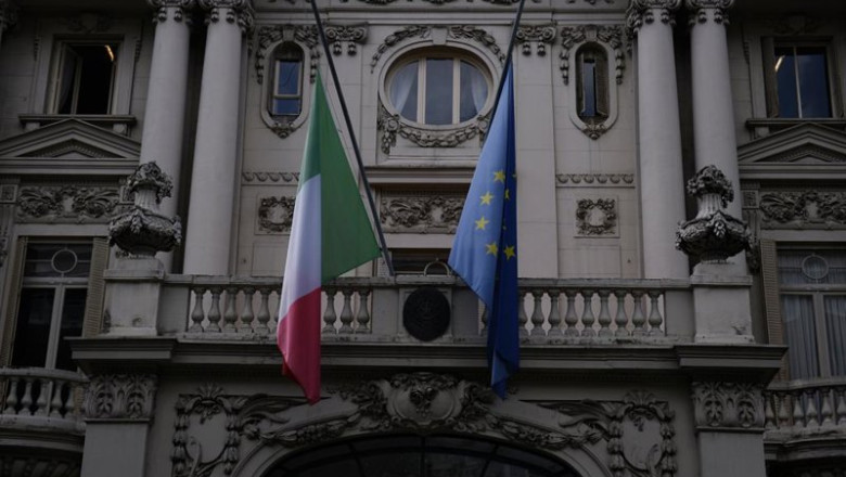 ep archivo izado de la bandera en la embajada de italia en madrid en madrid espana ep archivo izado de la bandera en la embajada de italia en madrid en madrid espana