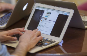 ep archivo   redes sociales internet dispositivo ordenador portatil trabajando trabajo autonomo