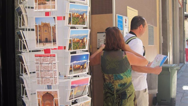 ep archivo turistas espanoles en granada ep archivo turistas espanoles en granada