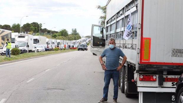 ep archivo un camionero participa en la caravana de vehiculos parte de feria de madrid ifema ep archivo un camionero participa en la caravana de vehiculos parte de feria de madrid ifema