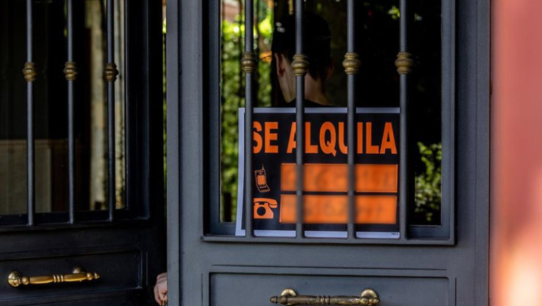 Archivo - Un cartel que anuncia que se alquila una vivienda, en Madrid (España). | Ricardo Rubio - Europa Press - Archivo ep archivo un cartel que anuncia que se alquila una vivienda en madrid espana