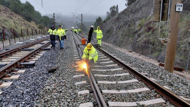 ep archivo   varios operarios durante las obras de reparacion de las vias en adamuz a 30 de enero de