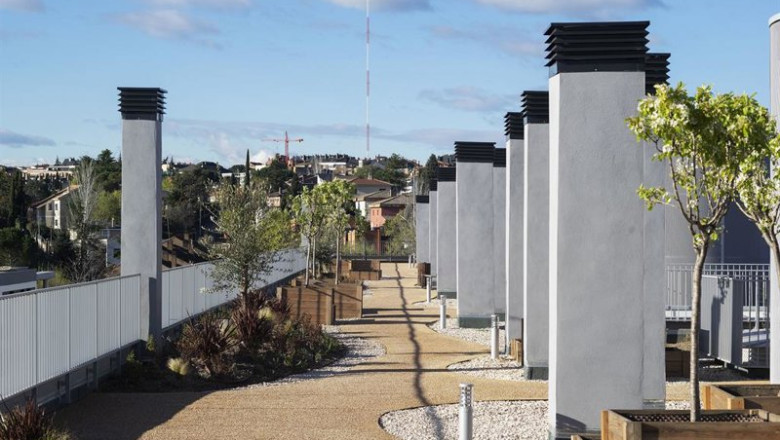 Azotea ajardinada con paseos de una promoción de Aedas Homes | AEDAS HOMES ep azotea ajardinada con paseos de una promocion de aedas homes