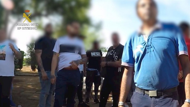 ep denunciadas 83 personas en el palmar de troya reunidas para realizar una pelea de gallos